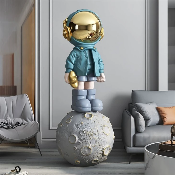 Moonlit Trailblazer Astronaut Statue Moonlit Trailblazer Astronaut Statue